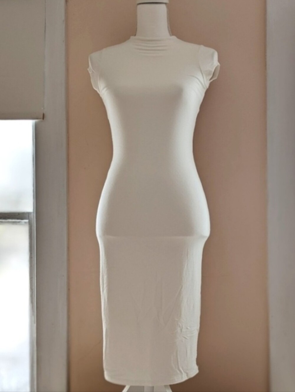 Iris White bodycon dress stretchy high neckline keyhole back cap sleeves Sz S